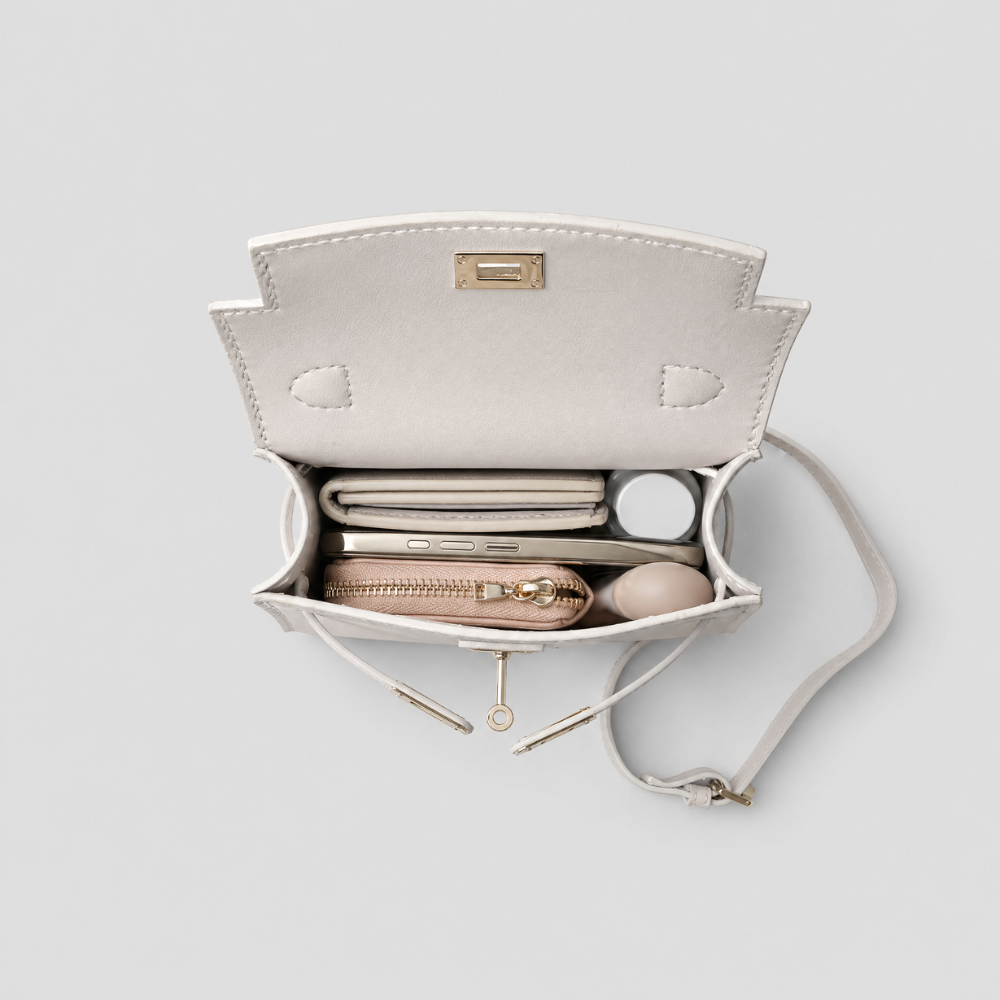 Borsa Luise Tessora in pelle con manici corti e dettagli eleganti, vista frontale su sfondo neutro.